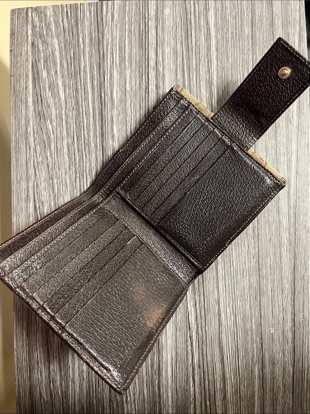 Gucci GG Canvas Bifold Wallet - Picture 2 of 8